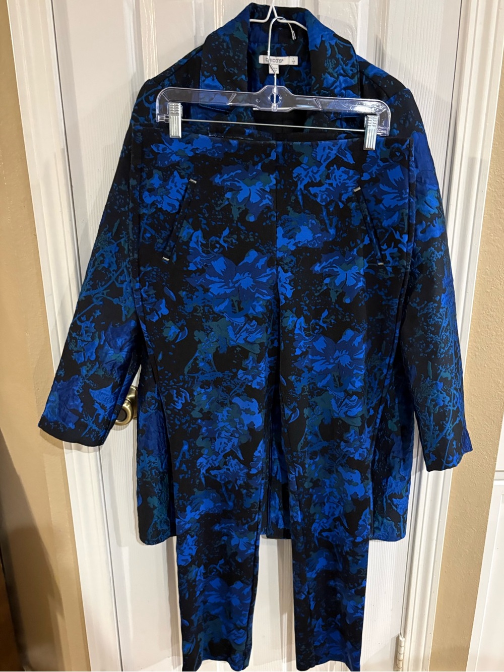 Chico's vibrant Blue Size 1.5 (Approx. US 10-12 / Medium-Large) stretch pants‎